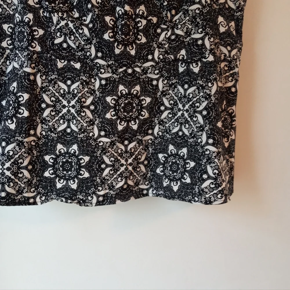 Torrid 0X Lace Print Sateen Peplum Top - Picture 7 of 11